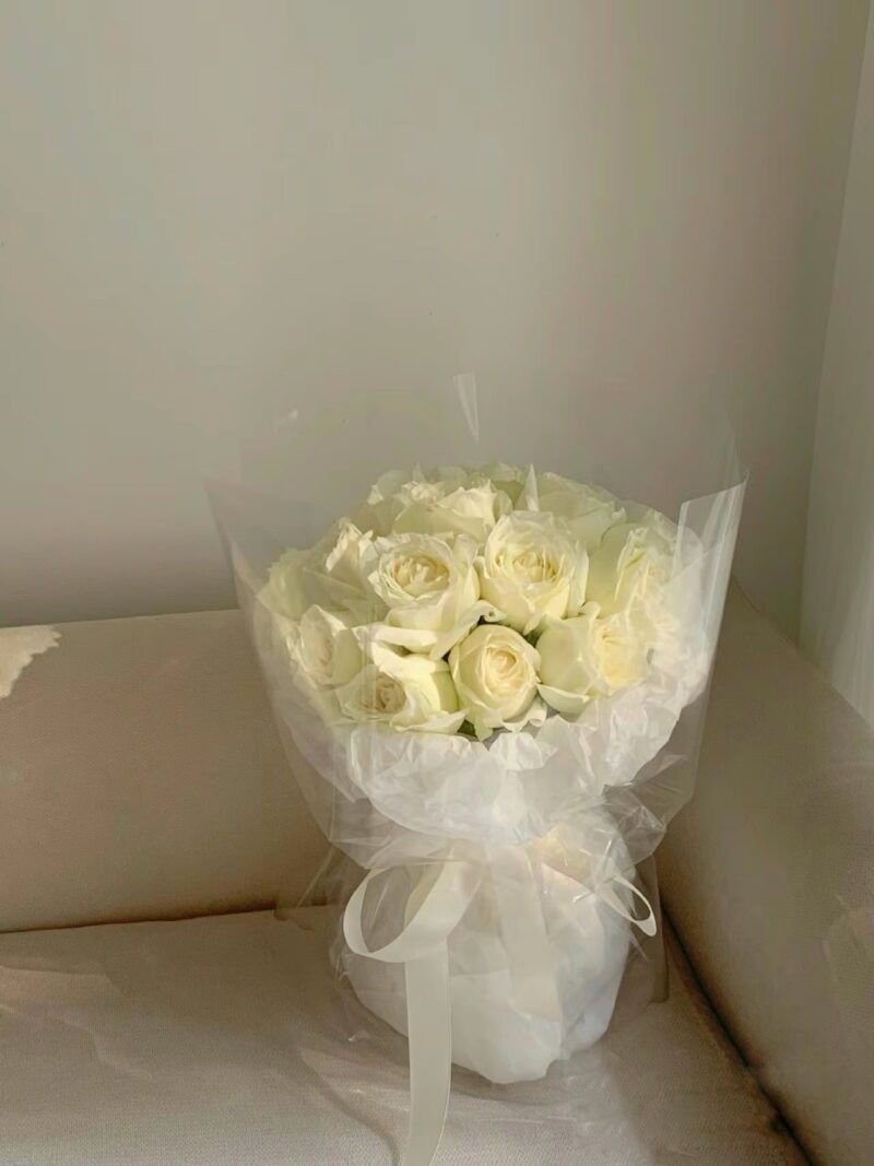 WHITE ROSE S BOUQUET