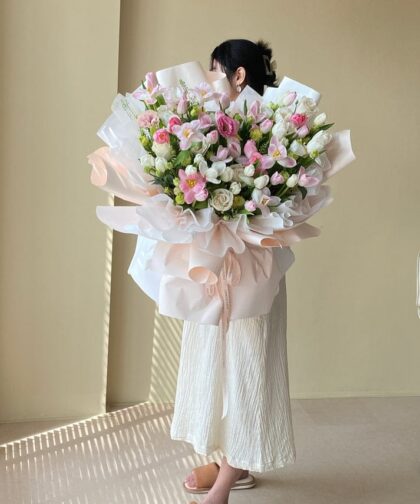 52 STALKS TULIP BOUQUET