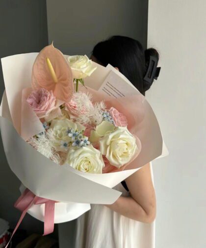 WHITE OHARA & BLUE DESIGN BOUQUET