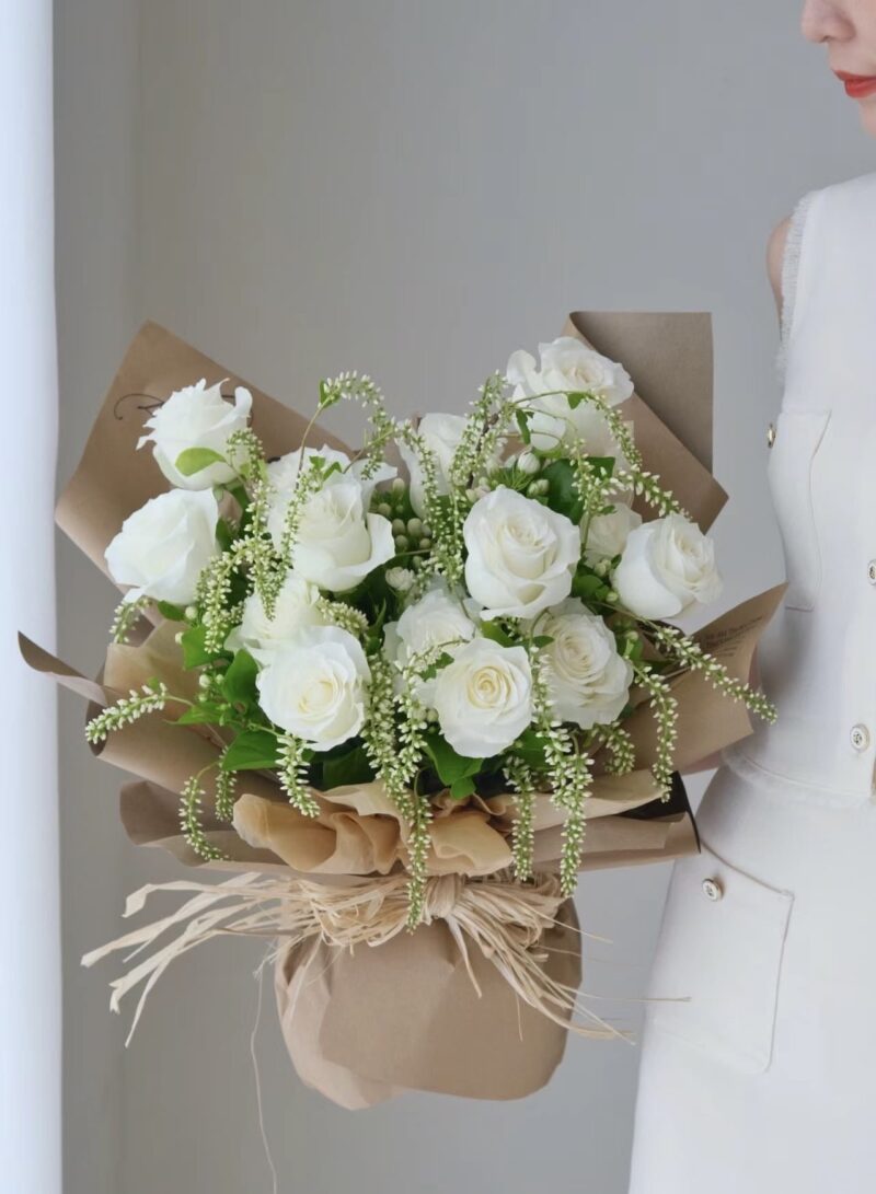 WHITE ROSE BOTANICAL M BOUQUET