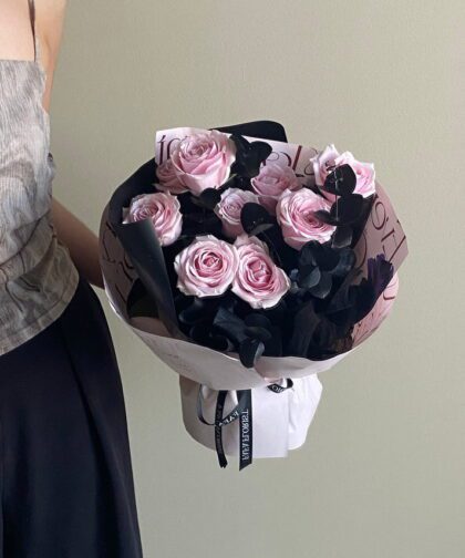 SOFT PINK ROSE BLACK LEAF BOUQUET