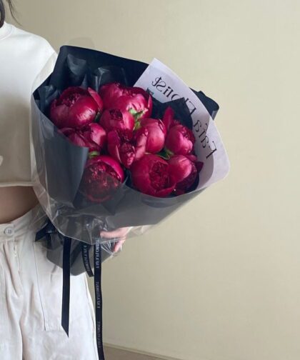 RED PEONY BOUQUET