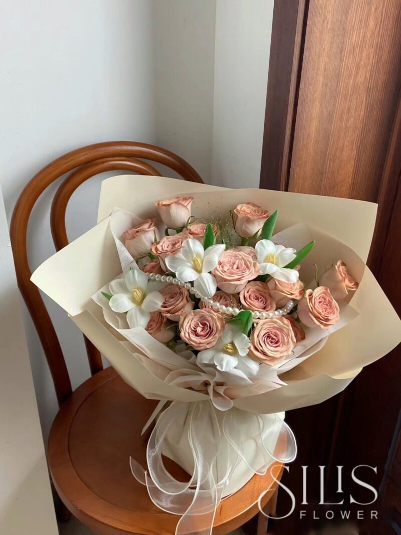 CAPPUCHINO MIX WHITE TULIP M BOUQUET