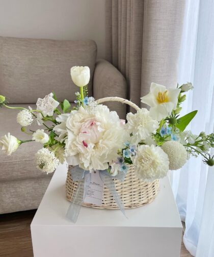 FLOWER BASKET PEONY WHITE ONLY S