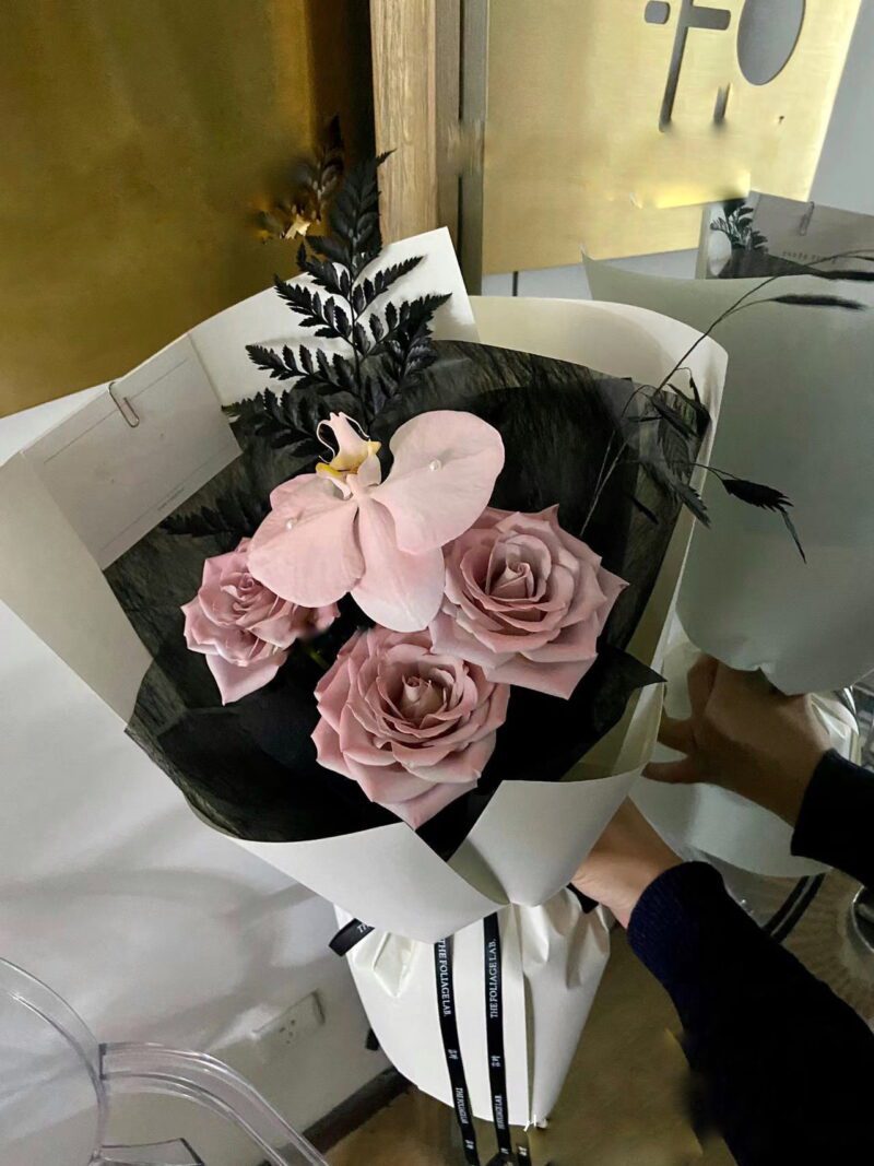 MANTA ORCHID MINI BOUQUET