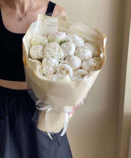 CREAM PEONY BOUQUET