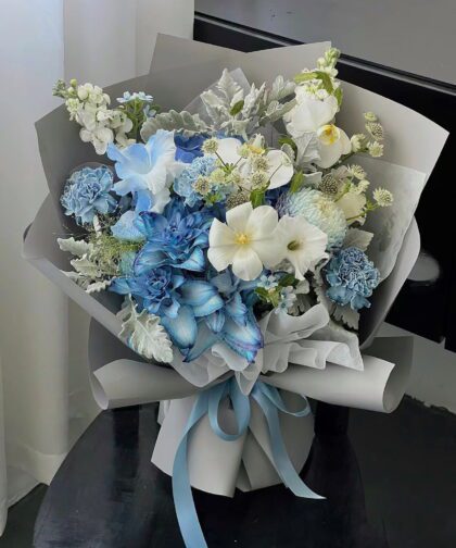 WHITE BLUE TONE MIX BOUQUET L