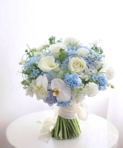 BLUE WHITE CLASSIC - BRIDAL FLOWER
