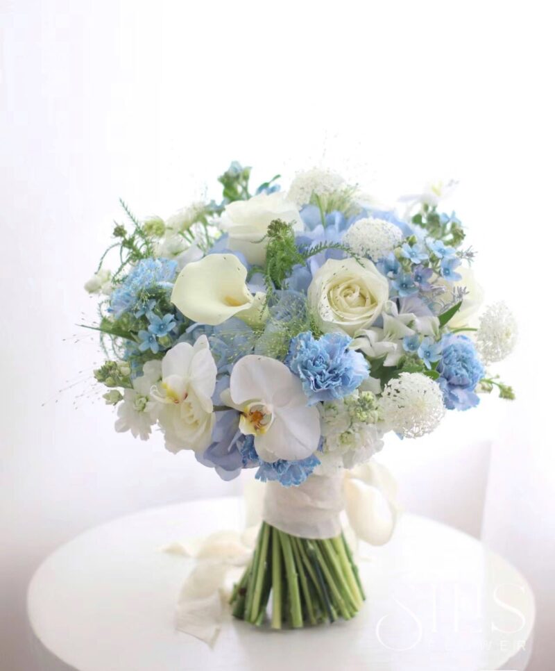 BLUE WHITE CLASSIC - BRIDAL FLOWER