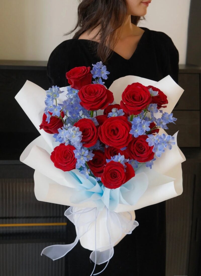 ECUDOR DELPHINIUM BLUE M BOUQUET