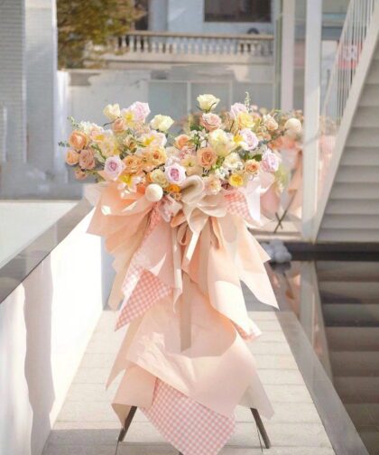 PINK ORANGE TONE TRIPOD OPENING STAND