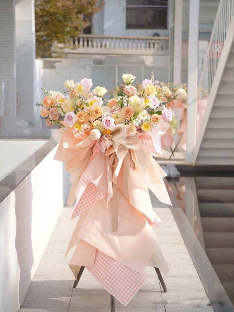 PINK ORANGE TONE TRIPOD OPENING STAND