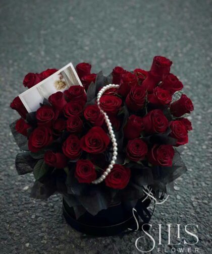 ECUADOR RED ROSE-  BOX M