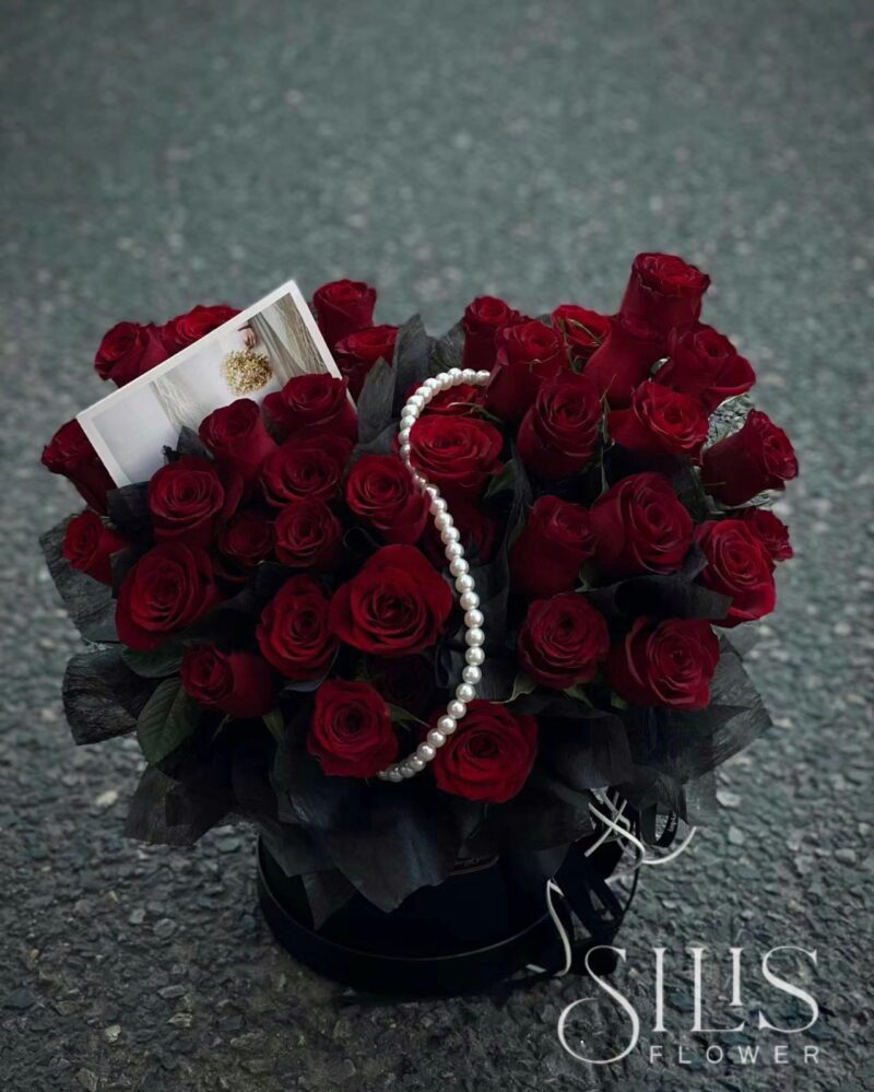 ECUADOR RED ROSE-  BOX M