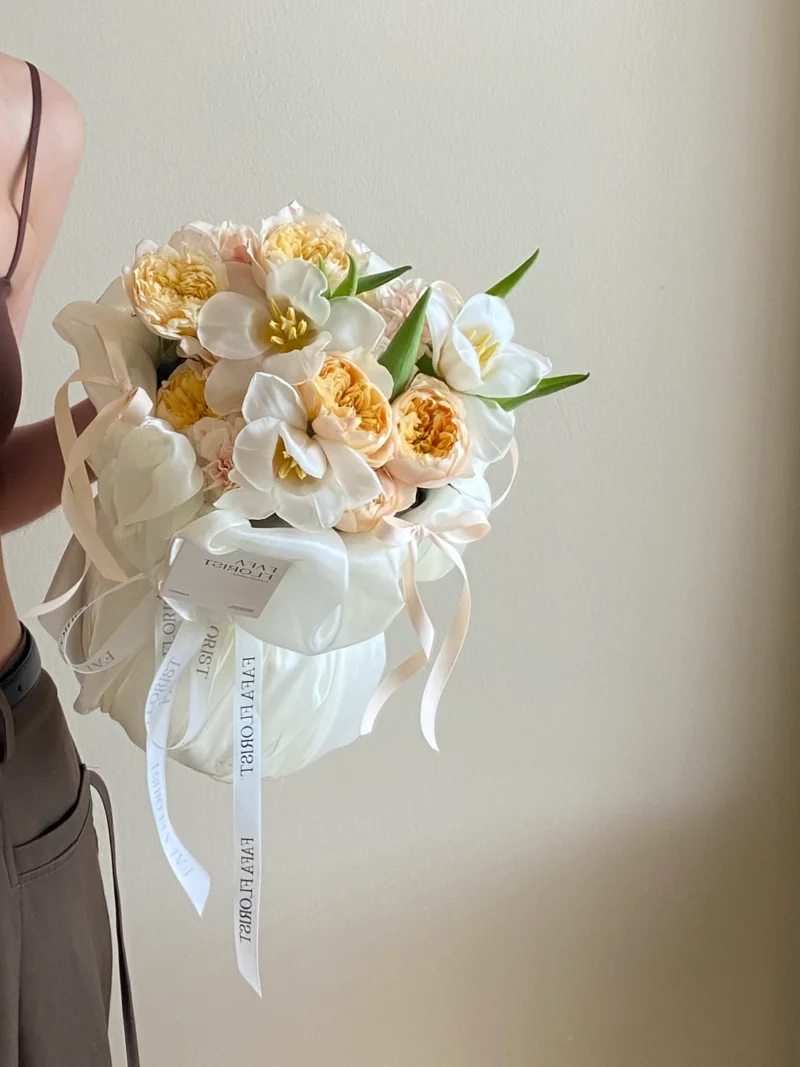 JULIET MIX WHITE TULIP S BOUQUET