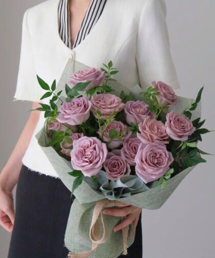 PURPLE OHARA M BOUQUET