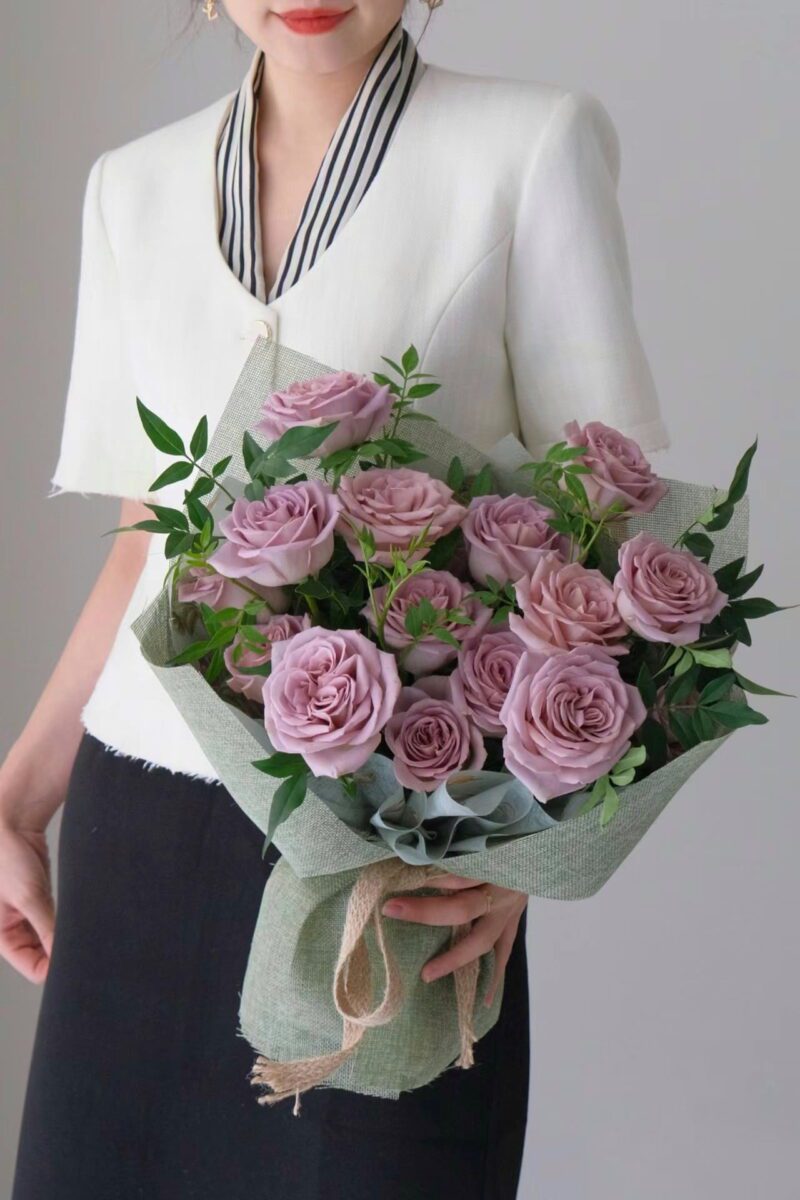 PURPLE OHARA M BOUQUET
