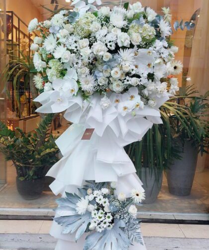 WHITE CONDOLENCE FLOWER 007