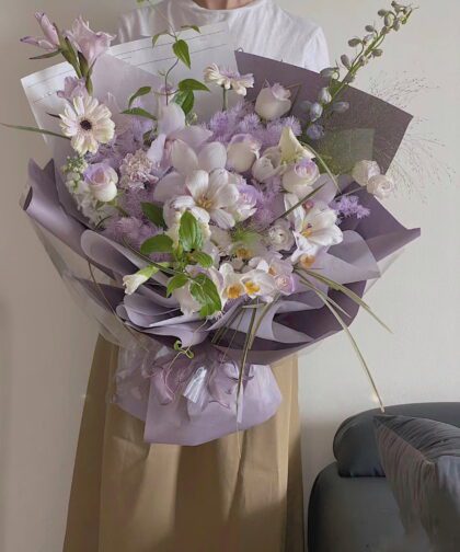 PURPLE WHITE BOUQUET L