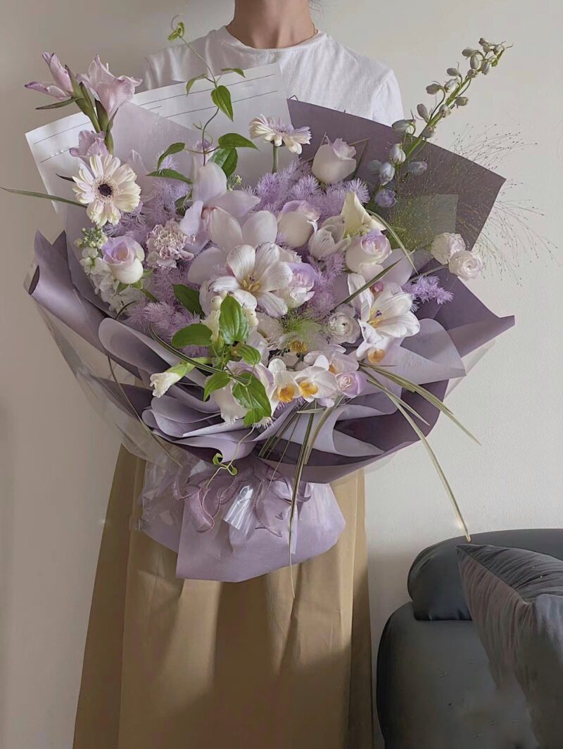 PURPLE WHITE BOUQUET L