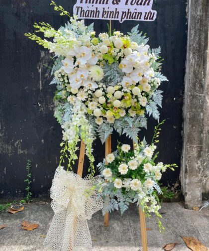 WHITE CONDOLENCE FLOWER 008