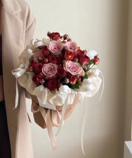 CAPPUCCINO & RED MINI ROSE BOUQUET