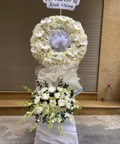 WHITE CONDOLENCE FLOWER 013