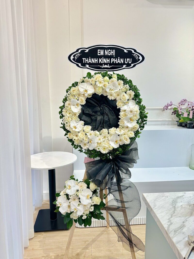 WHITE CONDOLENCE FLOWER 002