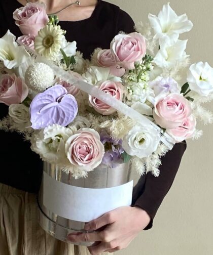 WHITE PASTEL PINK BOX S