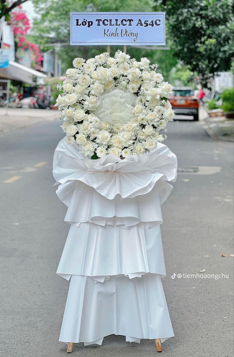 WHITE CONDOLENCE FLOWER 005