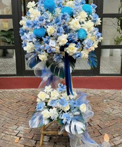 BLUE & WHITE OPENING STAND