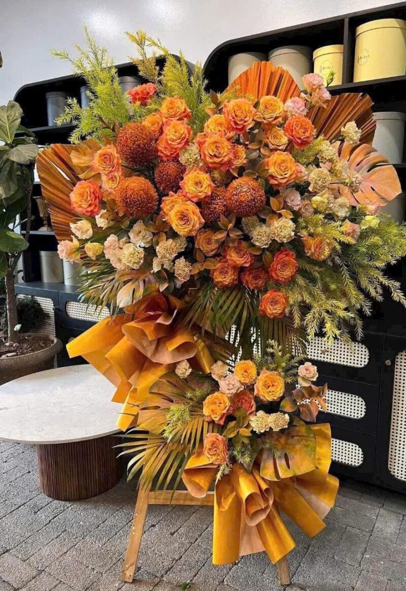BROWN ORANGE OPENING STAND