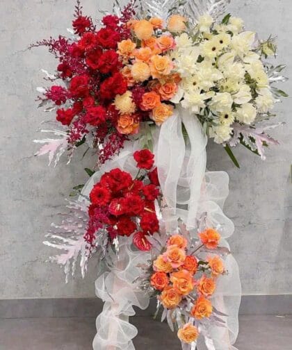 RED OMBRE WHITE OPENING STAND