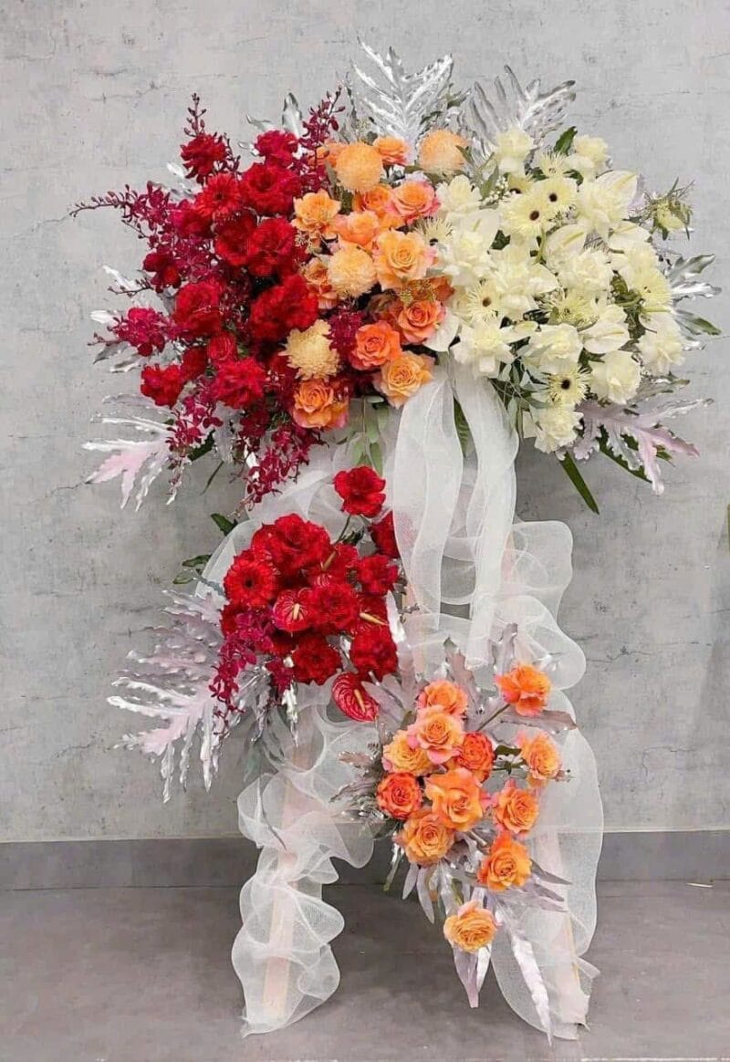 RED OMBRE WHITE OPENING STAND