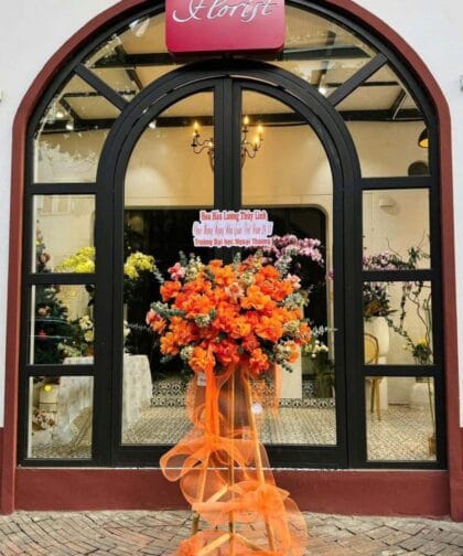 ORANGE OPENING STAND