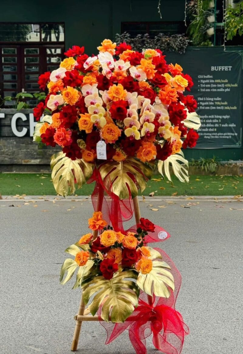 RED & ORANGE OPENING STAND
