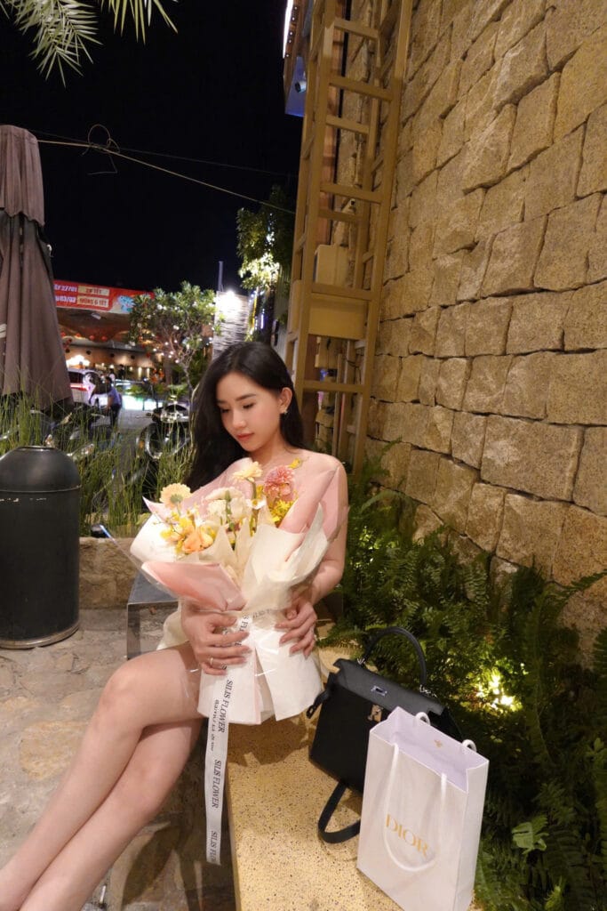 hoa gặp mặt - hoa đi date