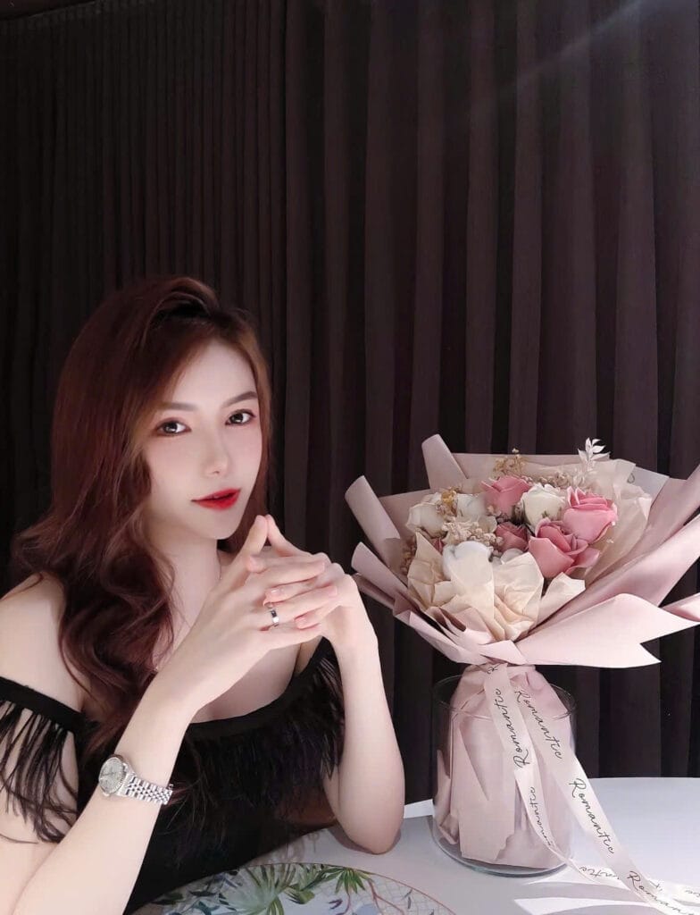 hoa gặp mặt - hoa đi date