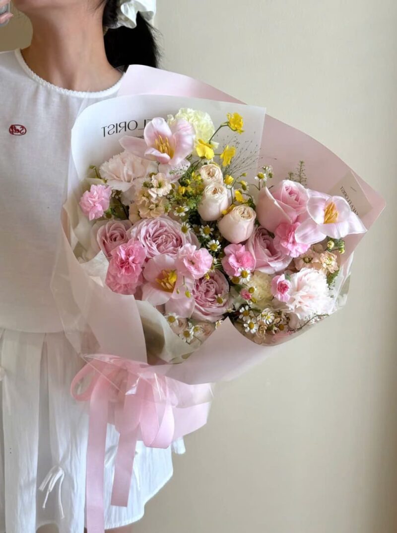 Pastel/pink/yellow tone bouquet M