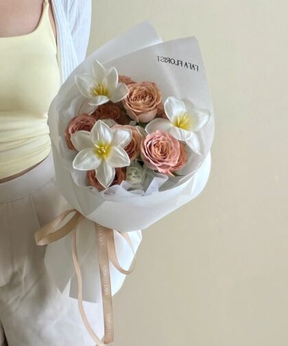 Cappuchino mix white tulip bouquet