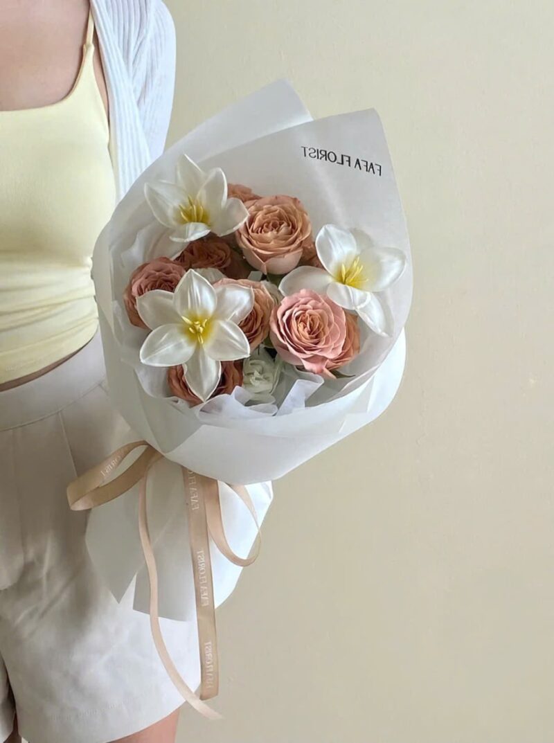 Cappuchino mix white tulip bouquet