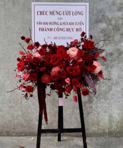 RED ECUADOR FLOWER BOARD STAND