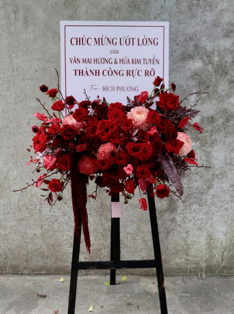 RED ECUADOR FLOWER BOARD STAND