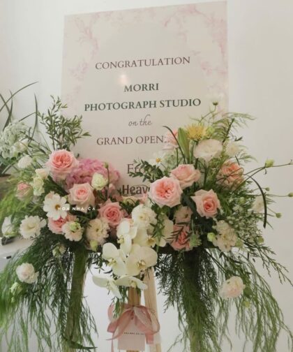 PASTEL PINK FLOWER BOARD STAND