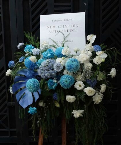 BLUE/WHITE DESIGN FLOWER BOARD STAND