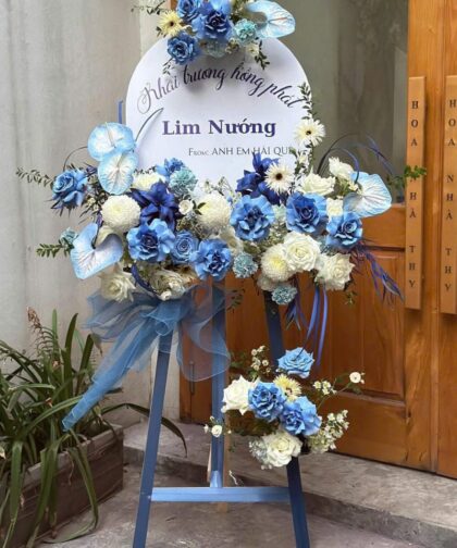 BLUE FLOWER BOARD STAND