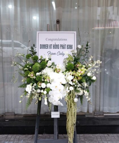 GREEN/WHITE ORCHID PREMIUM FLOWER BOARD STAND