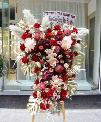 BROWN & RED ECUADOR OPENING FLOWER STAND