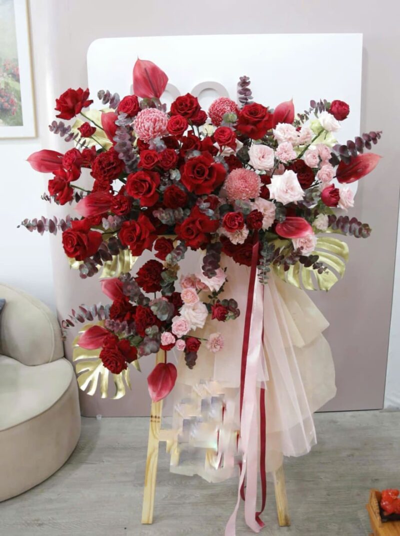 RED TONE OPENING FLOWER STAND