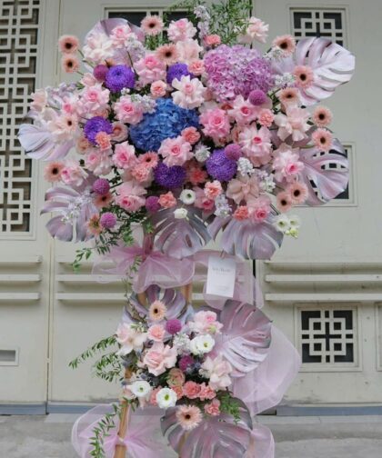 PURPLE TONE OPENING FLOWER STAND